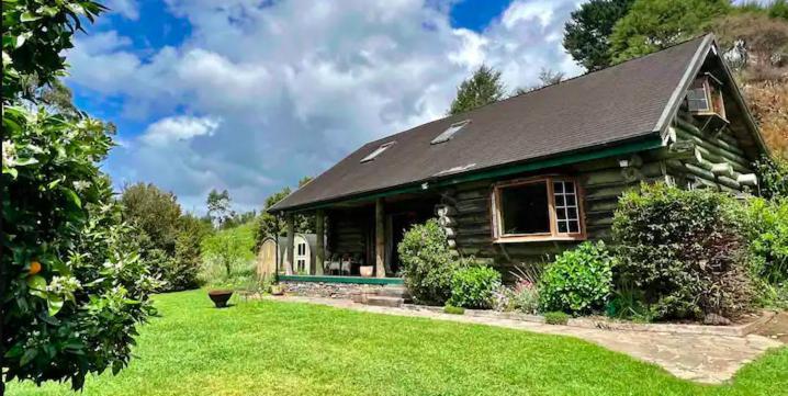 Coromandel Secluded Log Cabin Retreat Hikuai Esterno foto